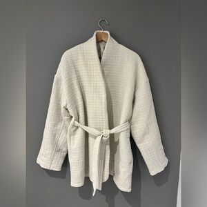 Lululemon Serene Travels Wrap / Size
8 / Light Ivory Coat Light Insulated
New